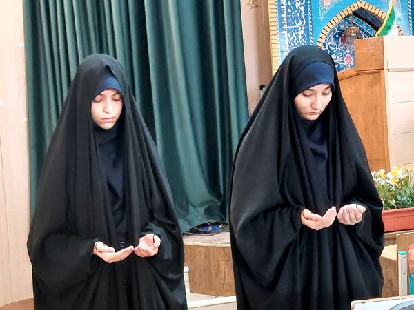 جشن ولادت امام حسن عسکری(ع) در دبیرستان شاهد شهید کلانتری ناحیه 1 کرج 