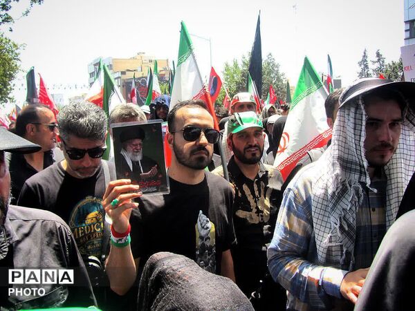 مراسم بدرقه و تشییع آقای شهید ایران در تهران 
