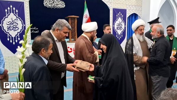 تجلیل از خانواده شهدا با کاروان «زیر سایه خورشید» در شهرستان ساوجبلاغ