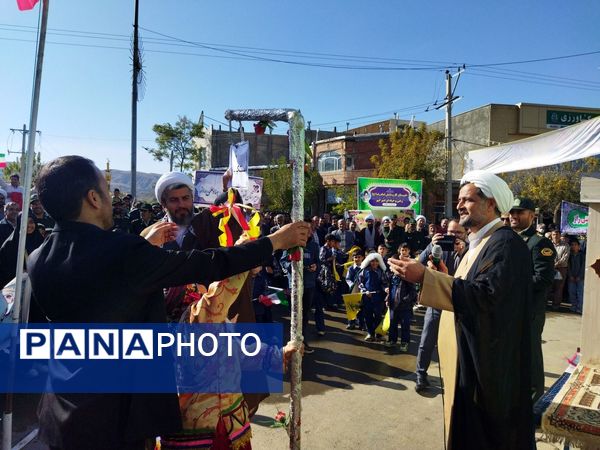 حضور پرشور مردم راز در راهپیمایی یوم‌الله ۱۳ آبان