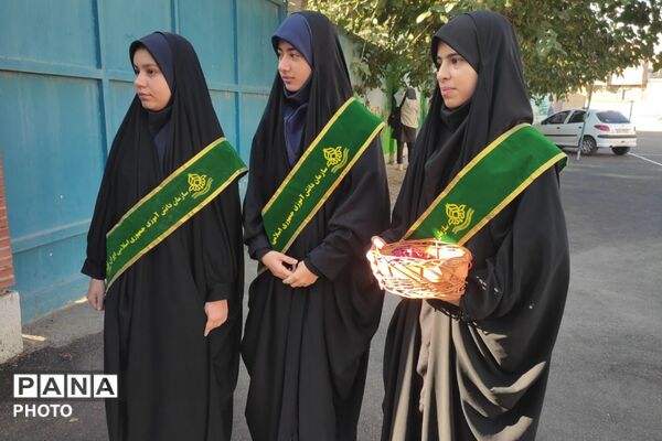 دبیرستان شهید عیسی‌وند میزبان پرچم متبرک حرم امام حسین (ع) 