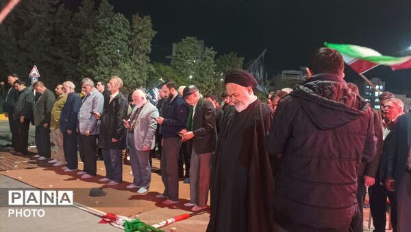 نماز استغاثه به امام زمان عجل الله تعالی فرجه الشریف در خیابان های مشهد