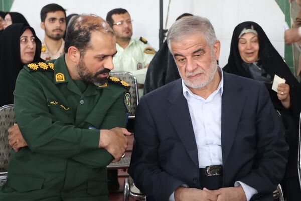 ثبت اثر انگشت هزار دانش‌آموز یزدی پای پرچم ایران