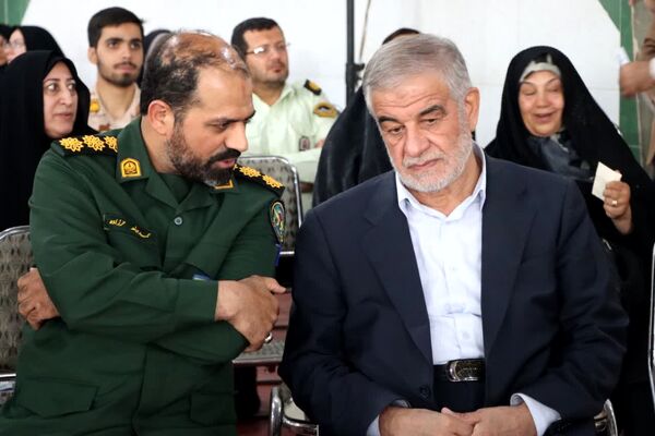 ثبت اثر انگشت هزار دانش‌آموز یزدی پای پرچم ایران
