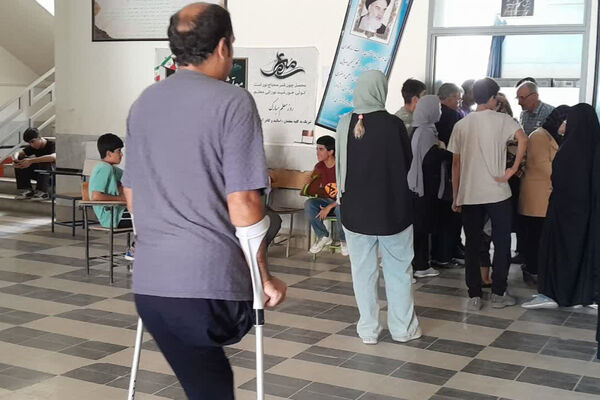 توزیع کتاب در آموزشگاه علوم و معارف صدرا ناحیه ۴ شیراز 