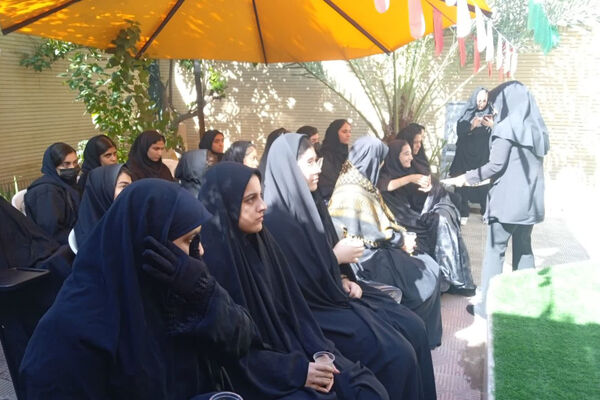 استقبال از شهید گمنام به میزبانی دبیرستان در ادب 
