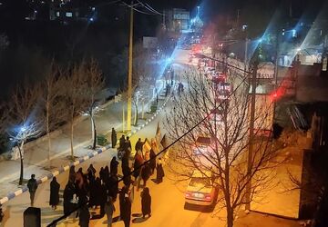 رژه خودرویی به مناسبت شهادت رهبر شهید در شهر بار نیشابور