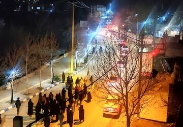 رژه خودرویی به مناسبت شهادت رهبر شهید در شهر بار نیشابور