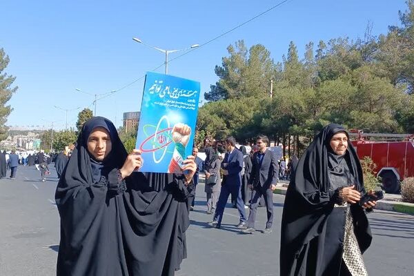 ۱۳ آبان؛ روزی که فریاد استقلال ملت ایران در تاریخ ماندگار شد