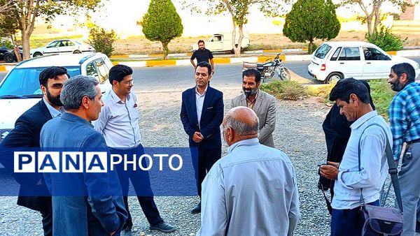 فرماندار کاشمر از سالن و چمن مصنوعی روستای قوژد بازدید کرد
