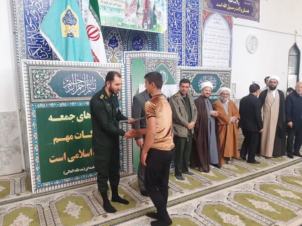 حضور دانش‌آموزان و برپایی میز خدمت در نماز جمعه این هفته آشخانه 