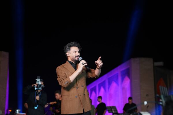استقبال پرشور مردم از جشن امت ماه در اصفهان