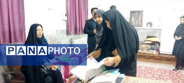 بازدید استانی کارشناس بهداشت از دبیرستان شهید محمدی پور