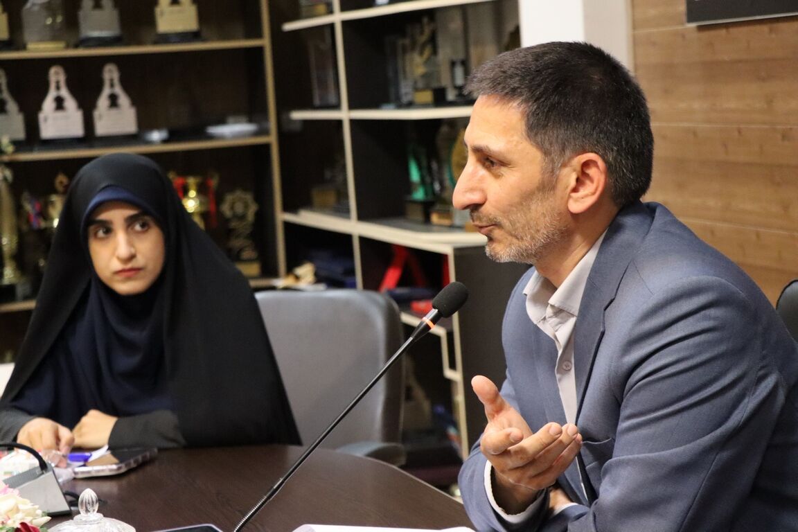 زن نماد زیبایی و ظرافت است

