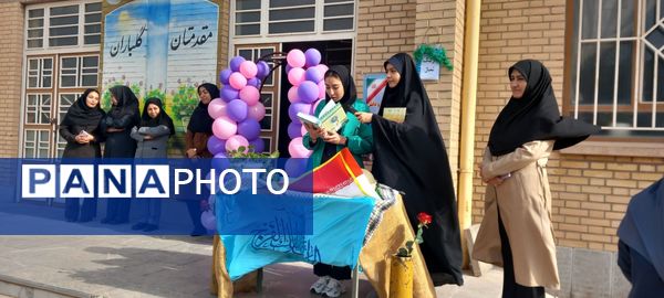 گرامیداشت هفته دفاع مقدس همزمان با آغاز سال تحصیلی در دبیرستان کوثر جلگه رخ