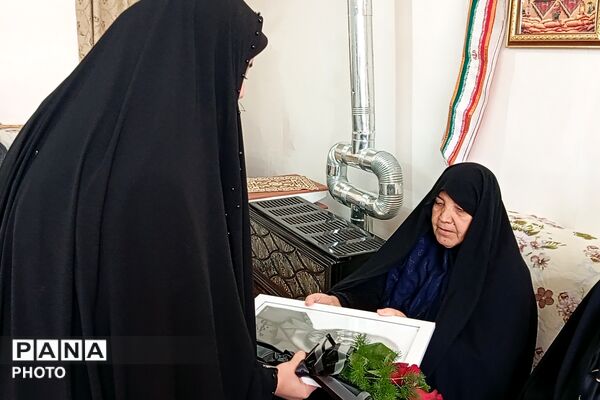  از قاب یک هنرمند تا دل یک مادر شهید