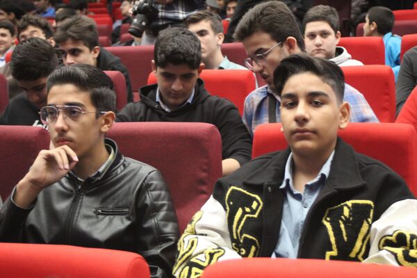 آیین تجلیل از برگزیدگان چهل و دومین دوره مسابقات فرهنگی و هنری دانش‌آموزان شهر تهران