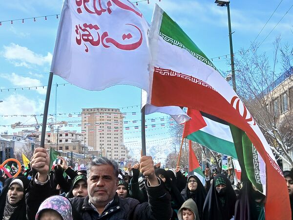 حضور پرشور مردم مشهدی در راهپیمایی ۲۲ بهمن 