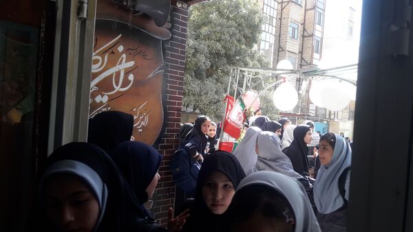 آیین بازگشایی مدارس و نواختن زنگ مهر ایثار وشهادت در دبیرستان میرزا جعفر سروقد