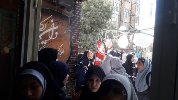 آیین بازگشایی مدارس و نواختن زنگ مهر ایثار وشهادت در دبیرستان میرزا جعفر سروقد