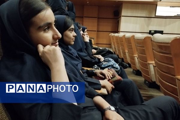 بازدید دانش‌آموزان ناحیه 2 بهارستان از کارخانه سرم‌سازی رازی