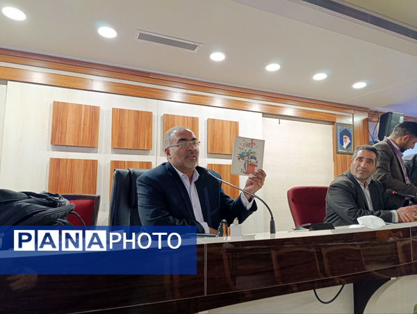 تقدیر از دانش‌آموزخبرنگاران برگزیده رویداد «فرزندان انقلاب» در قم