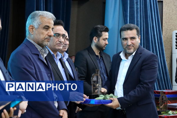 تجلیل از معلمان نمونه استان بوشهر 