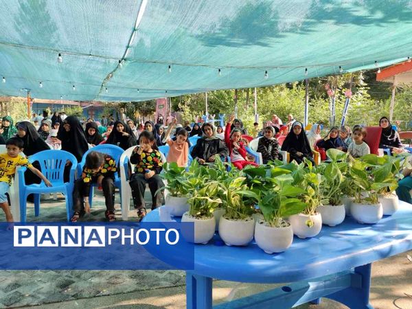 اردوی مادر دختری دانش‌آموزان ناحیه یک مشهد به‌مناسبت روز خانواده