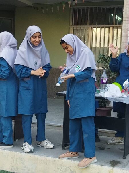 جشن دانش شهرستان میناب در روز آزمایشگاه 