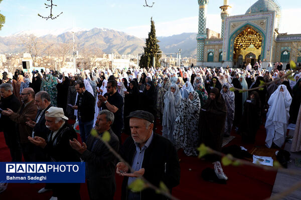 نماز عید فطر - امامزاده پنج تن لویزان