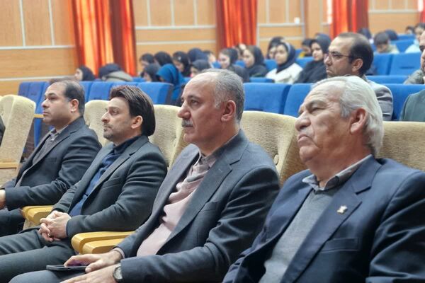 آیین تجلیل و اختتامیه طرح‌های آموزشی معاونت آموزش متوسطه و برگزیدگان رتبه‌های برتر آموزشی در قرچک