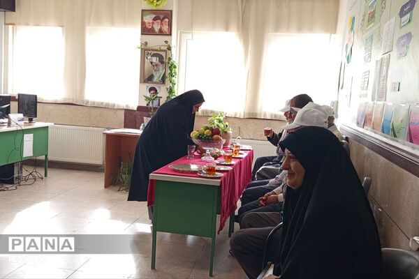 چهارشنبه رضوی در دبیرستان شهید سردار سلیمانی با حضور خادمان امام رضا (ع)