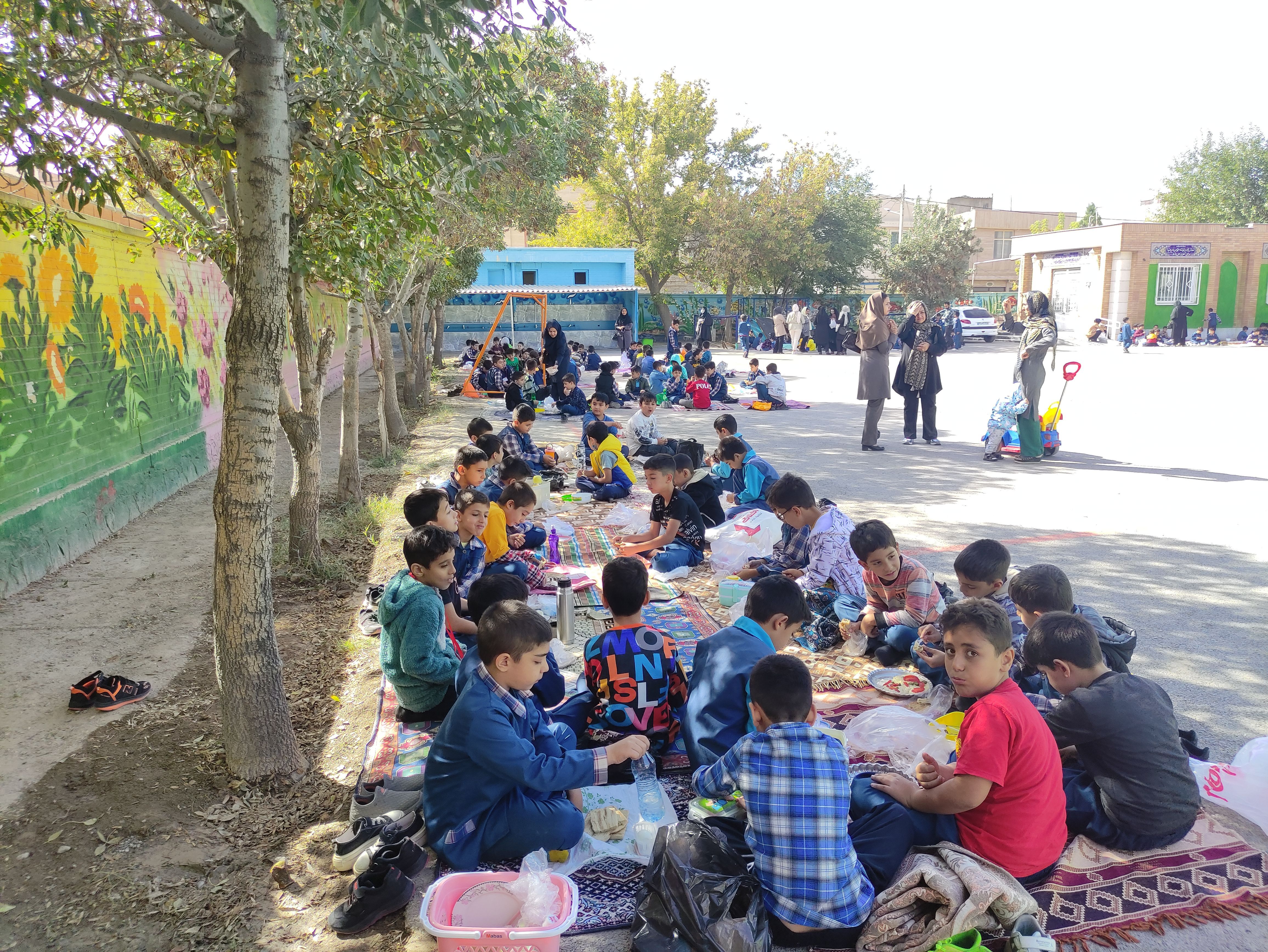 صبحانه سلامت در دبستان هیأت امنایی قرآنی مبین شهرستان شیروان
