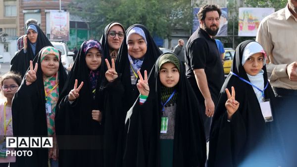 اولین جشن تکلیف دخترانه در تجمعات شبانه
