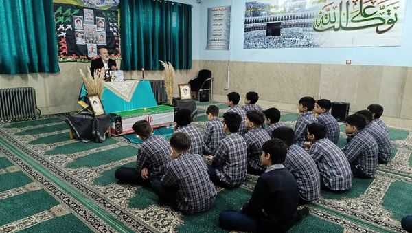 طرح‌ملی‌لاله‌های‌روشن و یادواره شهدای دانش آموز در مدرسه هیات امنایی فرهنگ و  مدرسه شهید رجایی شهرستان قدس