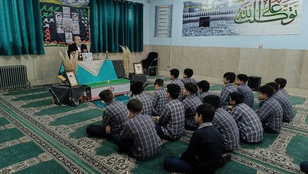طرح‌ملی‌لاله‌های‌روشن و یادواره شهدای دانش آموز در مدرسه هیات امنایی فرهنگ و  مدرسه شهید رجایی شهرستان قدس