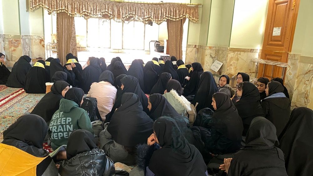 بازدید دانش آموزان دبیرستان دخترانه امید از آرامگاه شهید مدرس