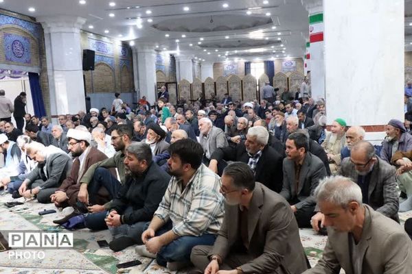 تجلیل از خادمین عرصه تربیت در نمازجمعه باقرشهر و کهریزک 