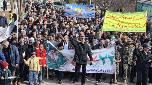 حضور پرشور مردم روستای اسد آباد در راهپیمایی ۲۲ بهمن