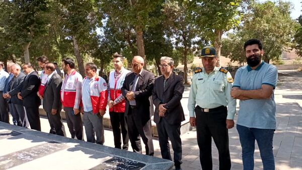 مراسم غبارروبی و عطرافشانی مزار مطهر شهدای اهر به‌مناسبت هفته دولت 