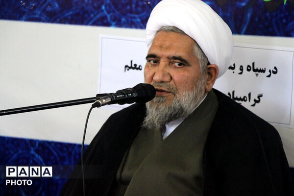 دیدار صمیمی مدیر آموزش و پرورش و معلمان با امام جمعه سملقان