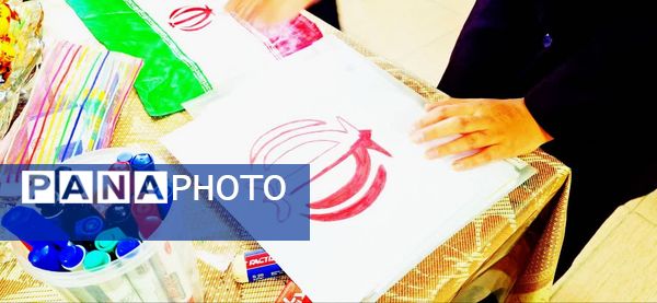 جلوه‌هایی از مراسم دهه فجر در دبیرستان دخترانه ابویی‌نژاد