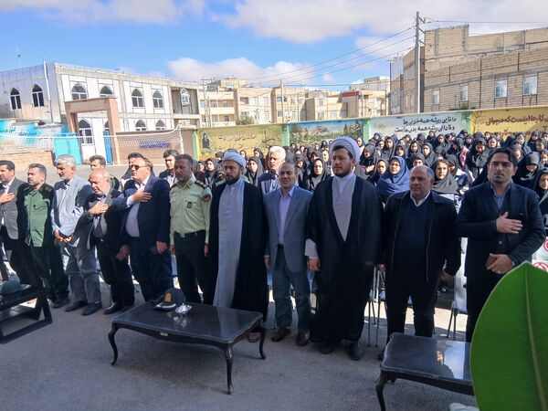 آغاز سال تحصیلی با گرامیداشت یاد و خاطره شهیدان در مدرسه فاطمیه شهرستان چاراویماق 