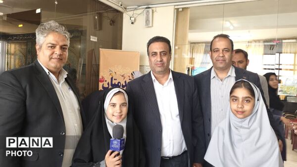 اقامه نخستین نماز جماعت سال تحصیلی جدید در دبیرستان فرهنگیان ناحیه ۴ اصفهان