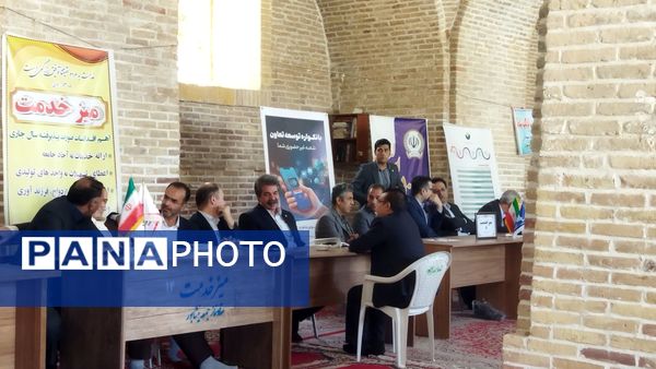 میز خدمت ادارات و بانک‌ها در نماز جمعه نیشابور