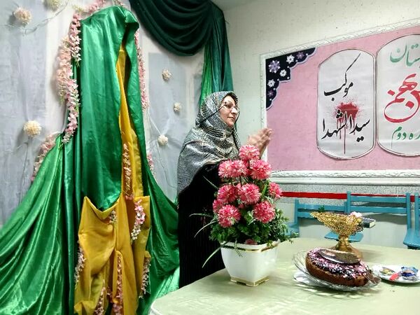 بزرگداشت روز مادر در دبستان ۲۲ بهمن آباده