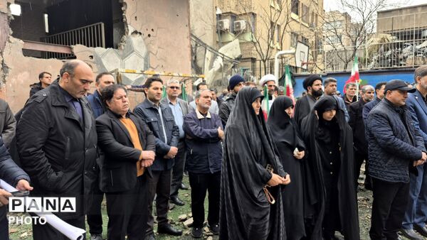 مدرسه بی‌پناه، دانش‌آموز بی‌گناه
