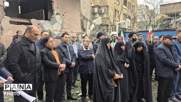 مدرسه بی‌پناه، دانش‌آموز بی‌گناه