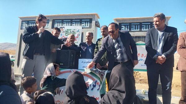 همایش پیاده‌روی صبحگاهی همزمان با هفته بسیج در روستای کمک سفلی اسدآباد