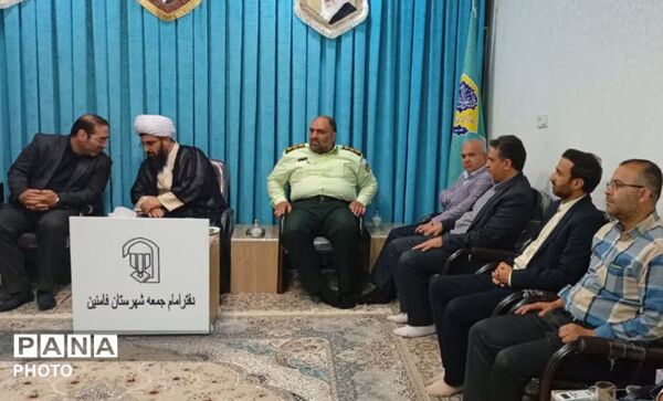 دیدار مسئولان و فعالان فرهنگی فامنین با امام‌جمعه 